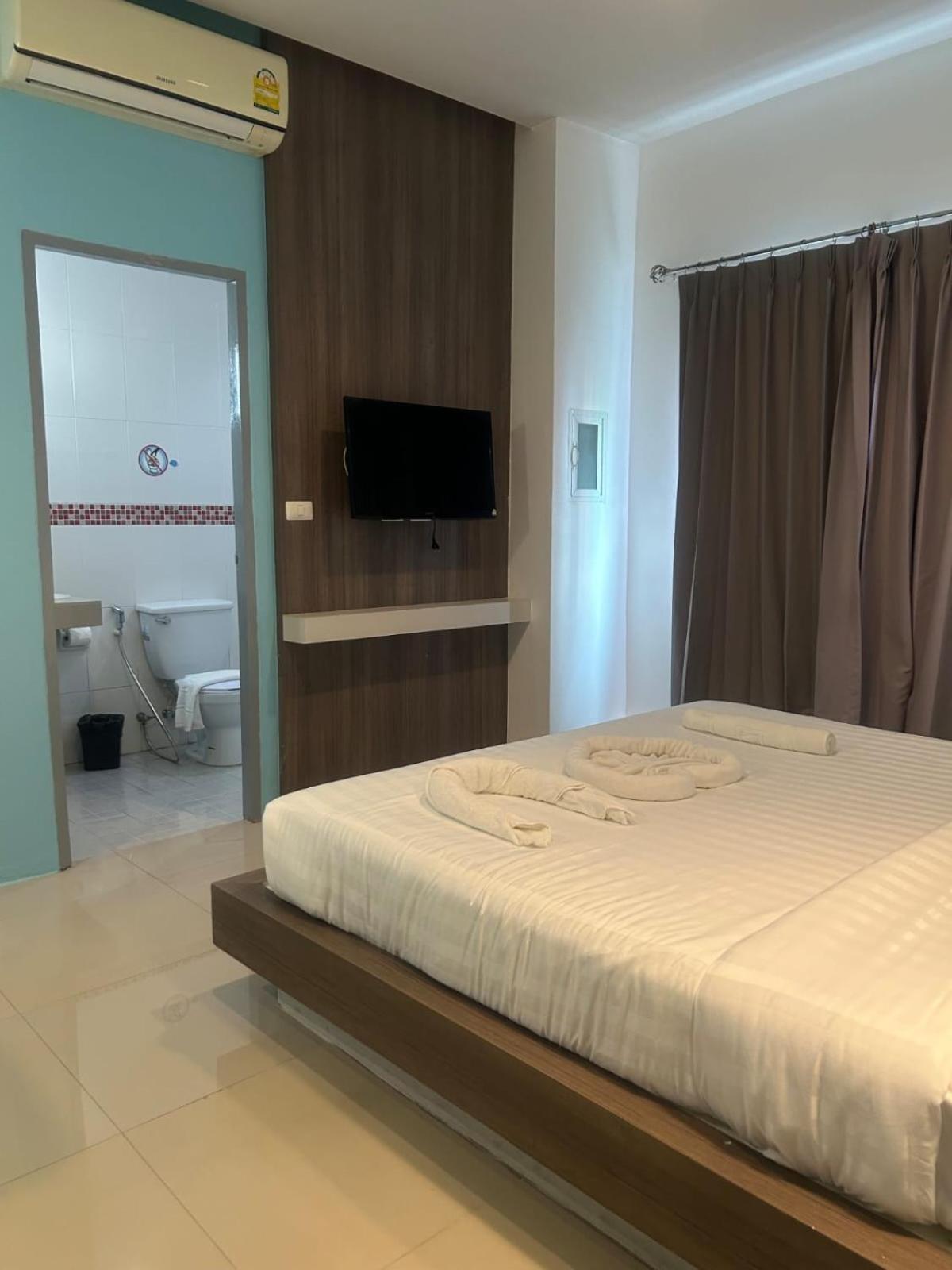 Hotel The Journey Patong New Exterior foto