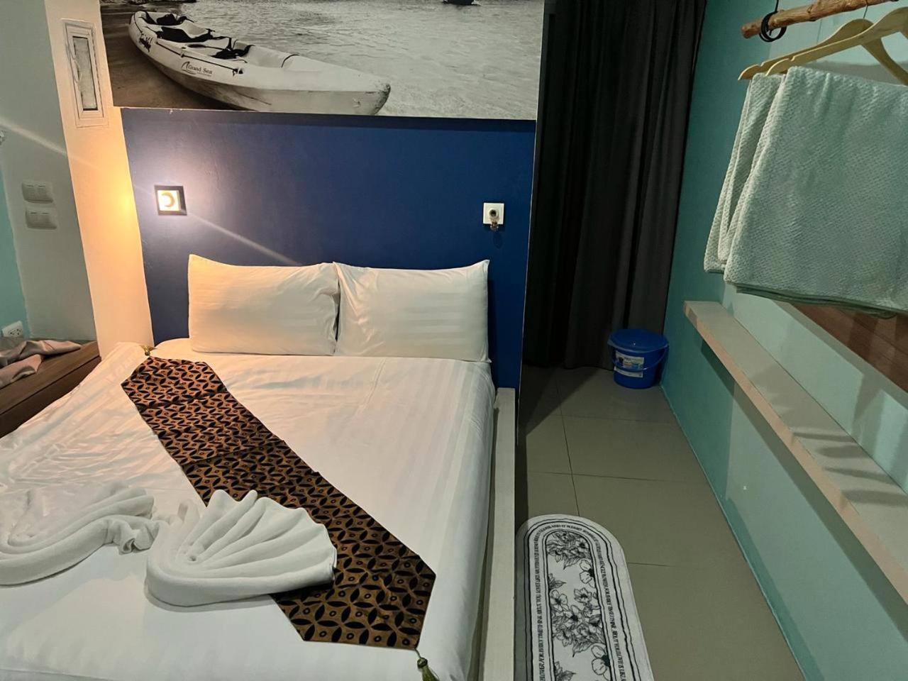 Hotel The Journey Patong New Exterior foto