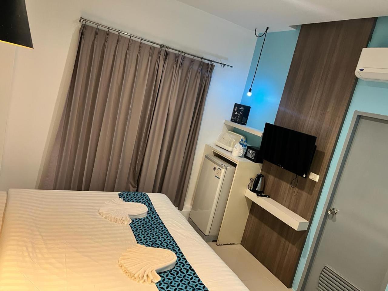 Hotel The Journey Patong New Exterior foto